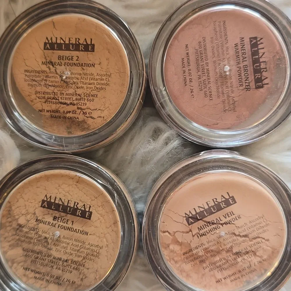 Host Pick 🥳 Mineral Foundation Set: Beige Nwt - Picture 3 of 4